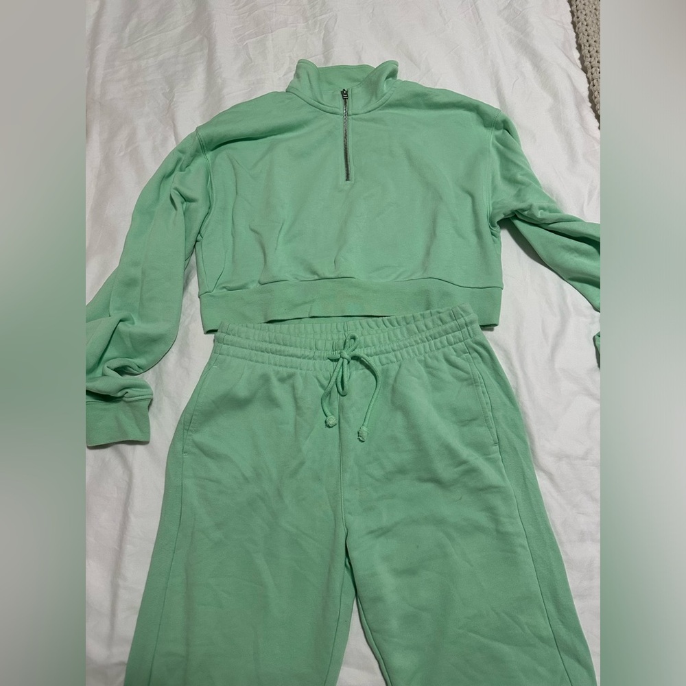 Aritzia TNA Airy Fleece Sweat Set